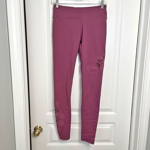 Fabletics Rocio Floral Lace Cutout Mid Rise Full Length Athletic Leggings - Picture 1 of 10